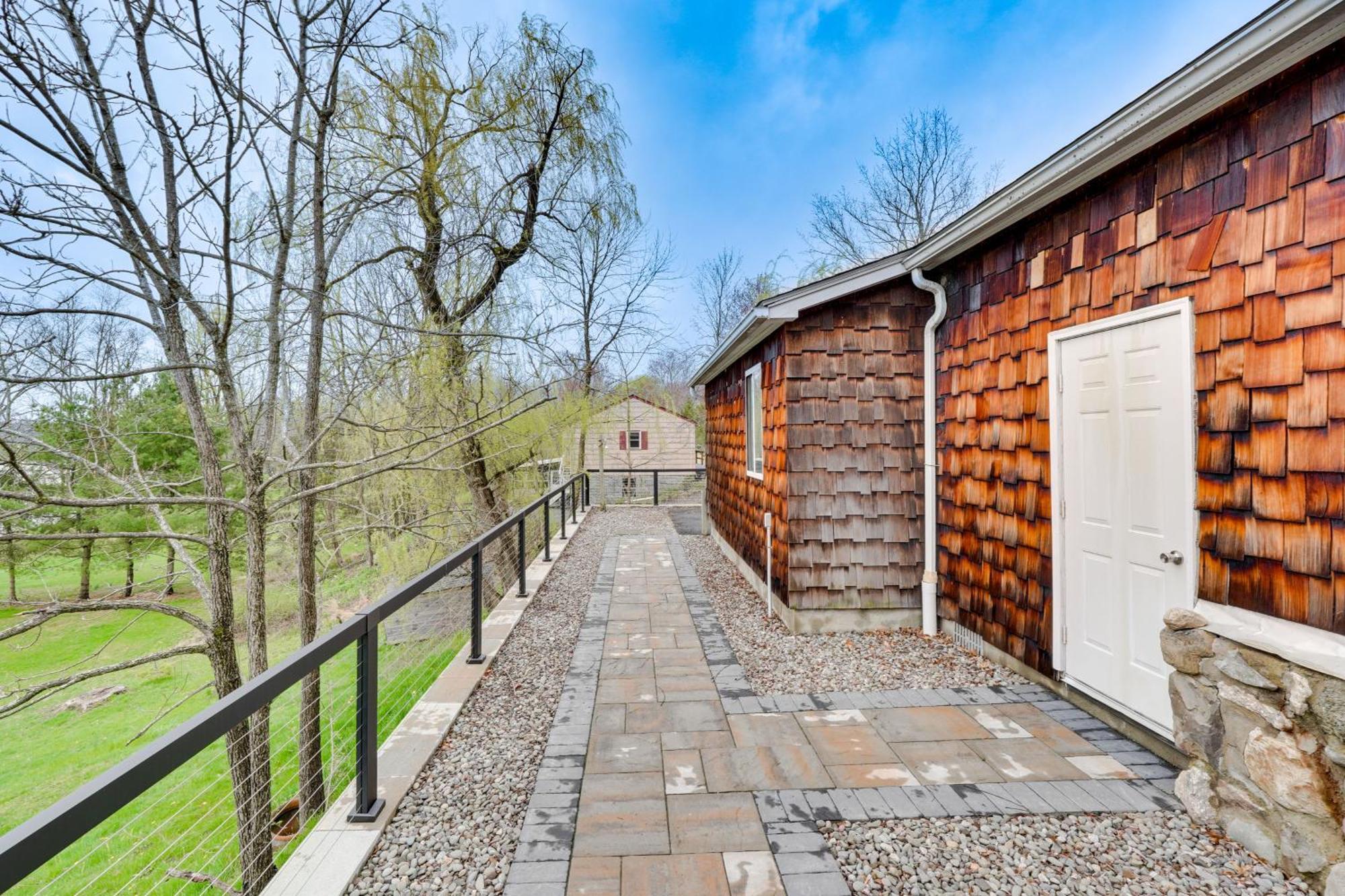 Cozy Upstate Studio With Walkill River Views! Нью-Палц Экстерьер фото