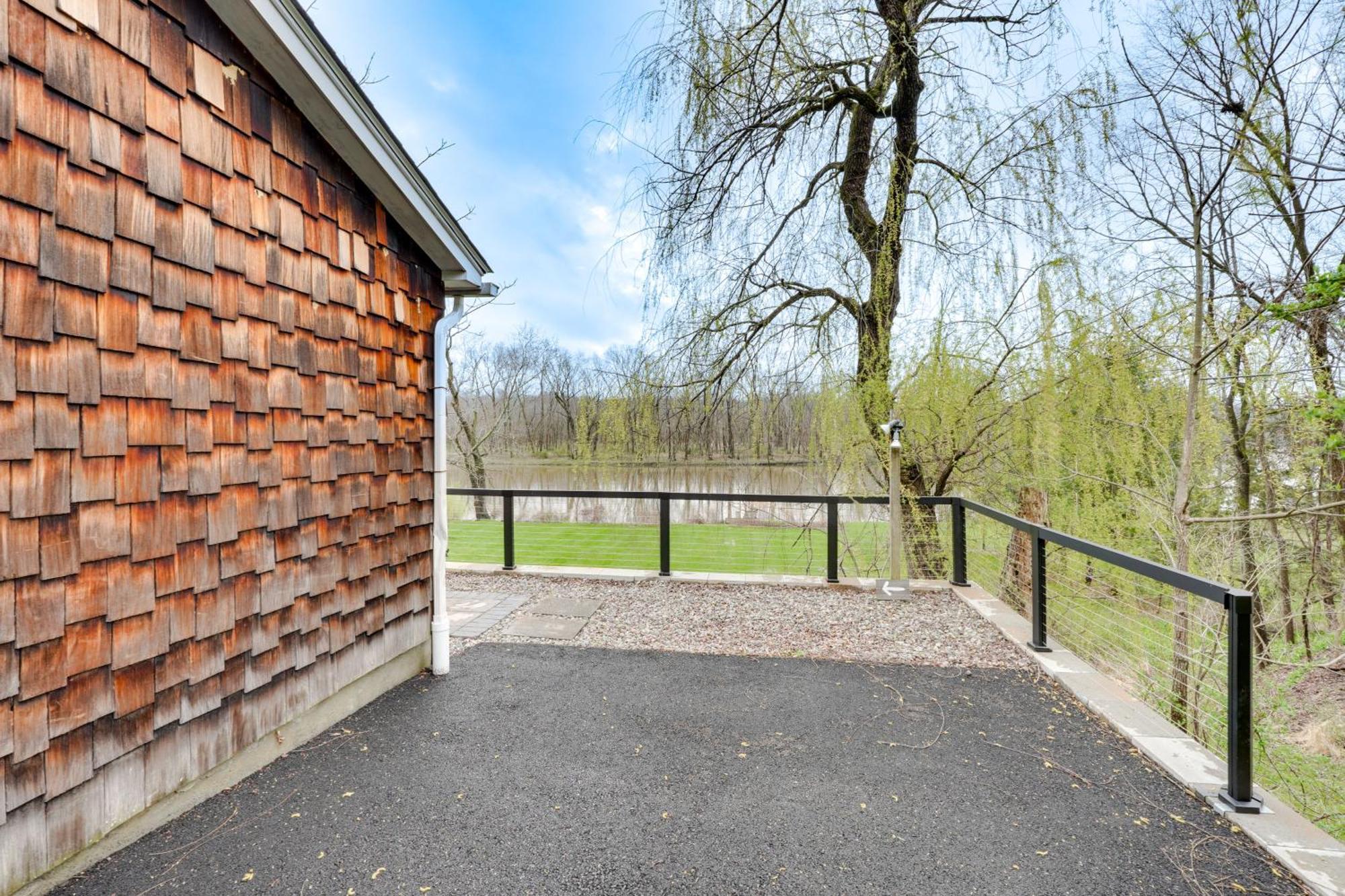 Cozy Upstate Studio With Walkill River Views! Нью-Палц Экстерьер фото